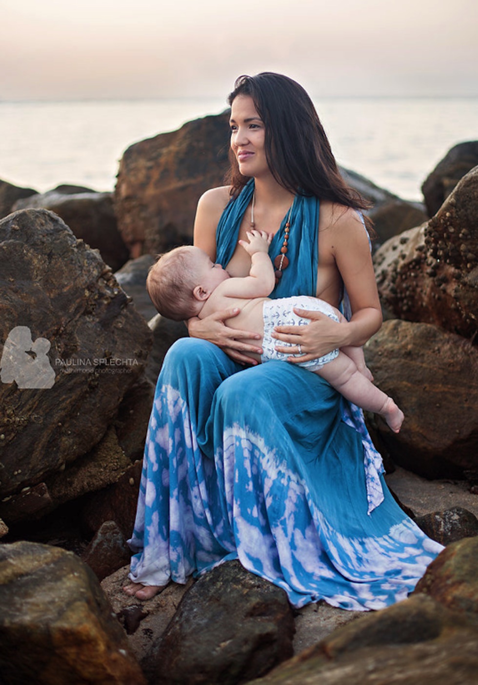 19 Intimate Photos of Mothers and Their Babies That Show the Beauty of Breastfeeding 15