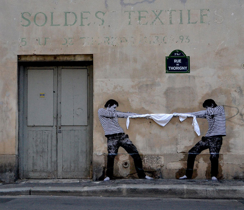 27 Playful Diversions on the Streets of Paris 17