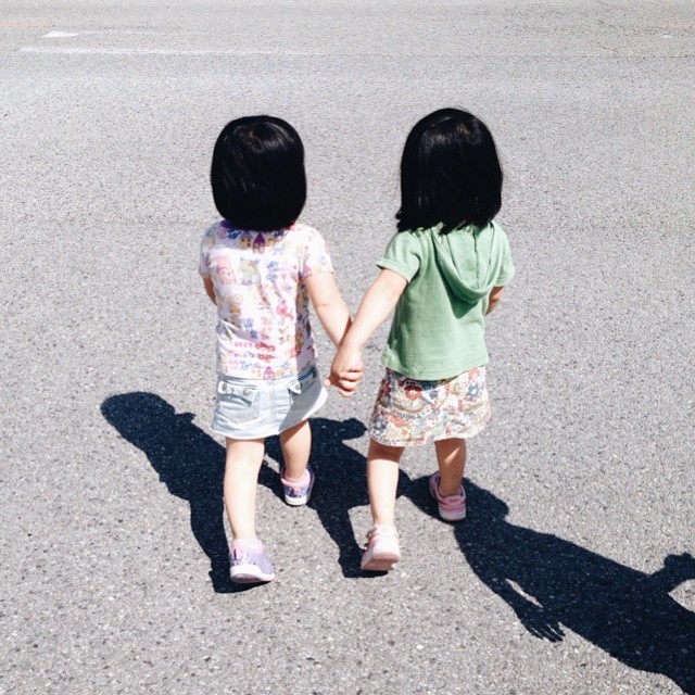 Fun Photos Of Adorable Japanese Twin Girls With Cheeky Expressions 24