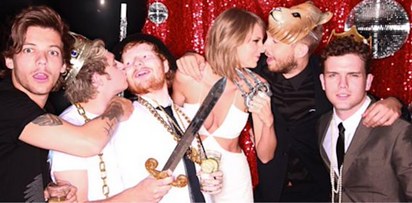 We Have A Lot Of Feelings About This Photo Booth Picture From The BBMAs After Party 6