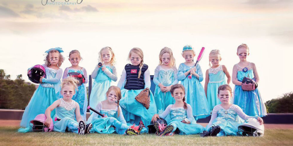 Everyone Is in Love With This "Frozen"-Themed Girls Softball Team 6