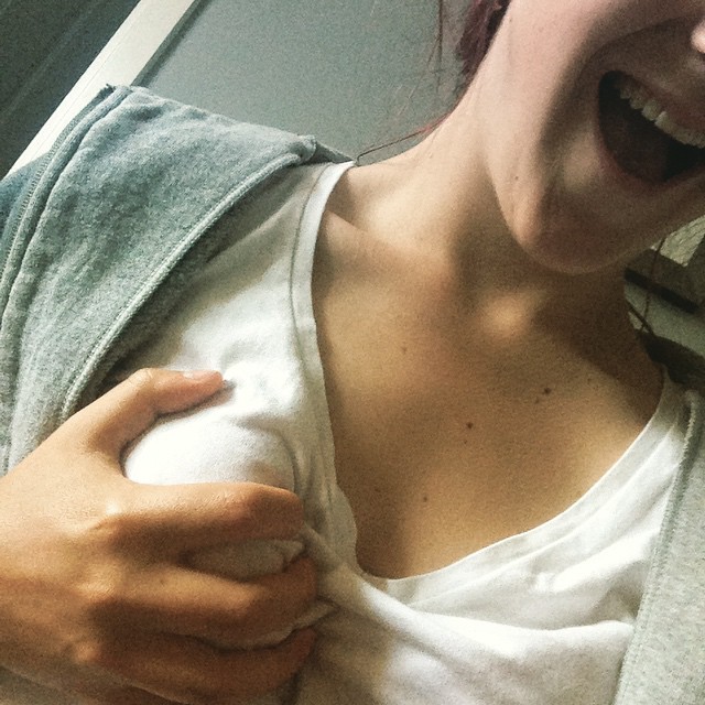 Women are choosing #BoobsOverBellyButtons for a very good reason 3