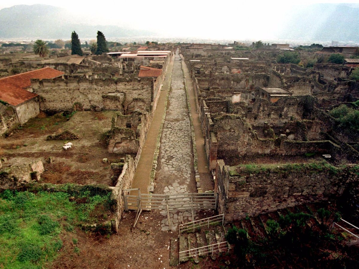 These pictures will make you want to visit Pompeii, which was covered under a layer of volcanic ash thousands of years ago 9