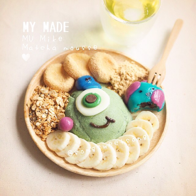 Breakfast never looked cuter! Character toast, pancakes, doughnuts, burgers and more! 16