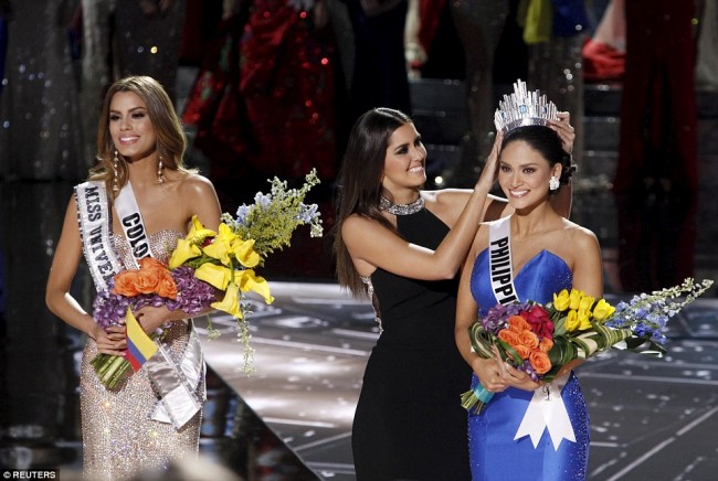 Awkward：2015 Miss Universe 環球小姐冠軍遭主持人「看錯」！宣布後隨即摘冠 5