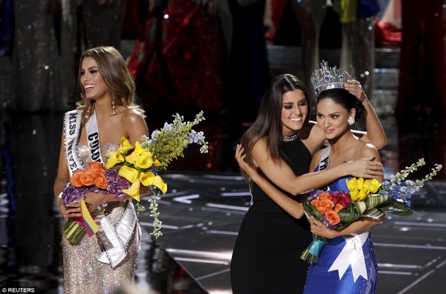 Awkward：2015 Miss Universe 環球小姐冠軍遭主持人「看錯」！宣布後隨即摘冠 6