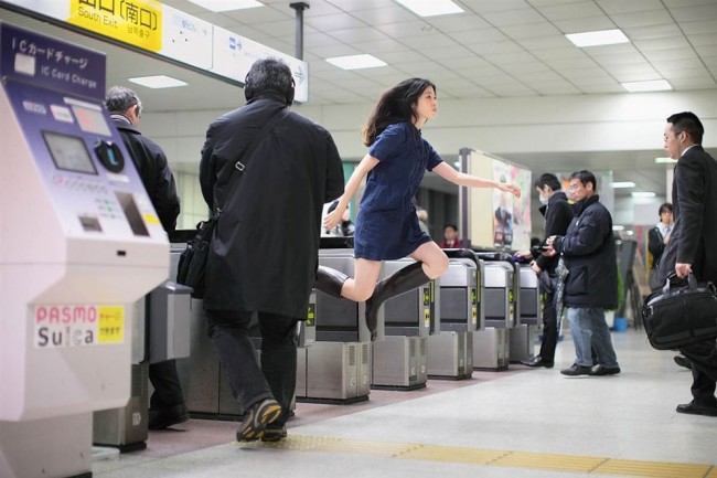拋開承重的地吸引力：東京少女 Natsumi Hayashi 用「漂浮」再次凸顯日常 11