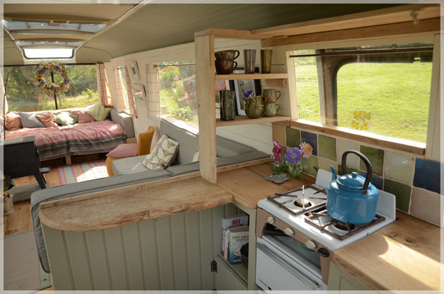 Tiny 'Majestic Bus' House Is Pure Inspiration To De-Clutter Our Lives 9