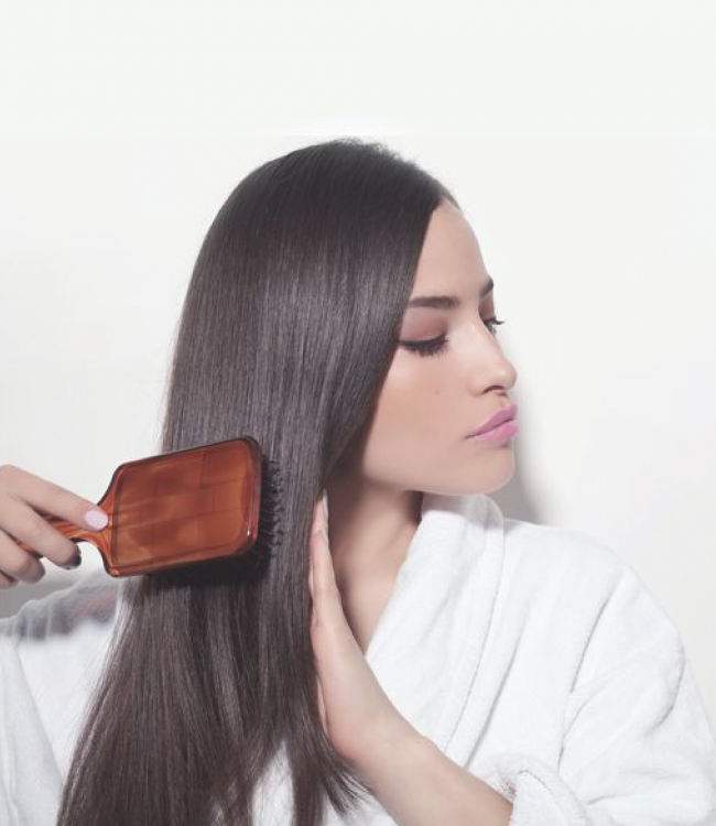 你也有頭髮油膩的困擾嗎？試試避免做這8件會讓頭皮過度出油的事 1