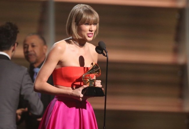 《GRAMMY》Album of the Year：Taylor Swift 領獎展現高智慧，正面回應批評事件！ 3