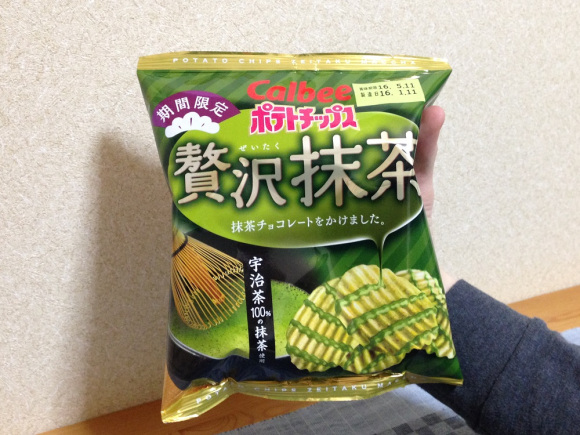Green tea chocolate-covered potato chips arrive in Japan! 3