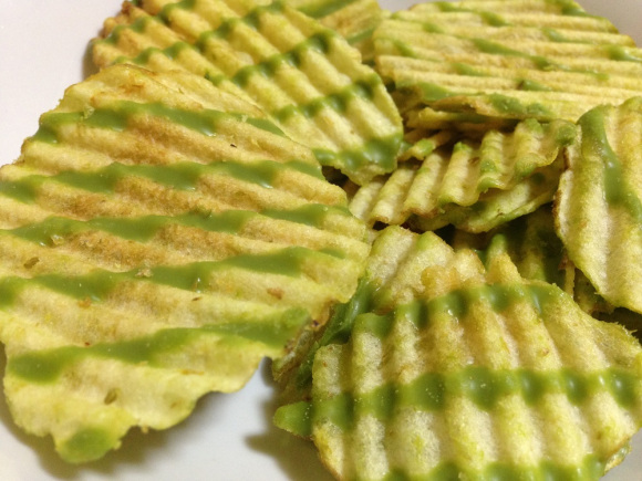 Green tea chocolate-covered potato chips arrive in Japan! 6