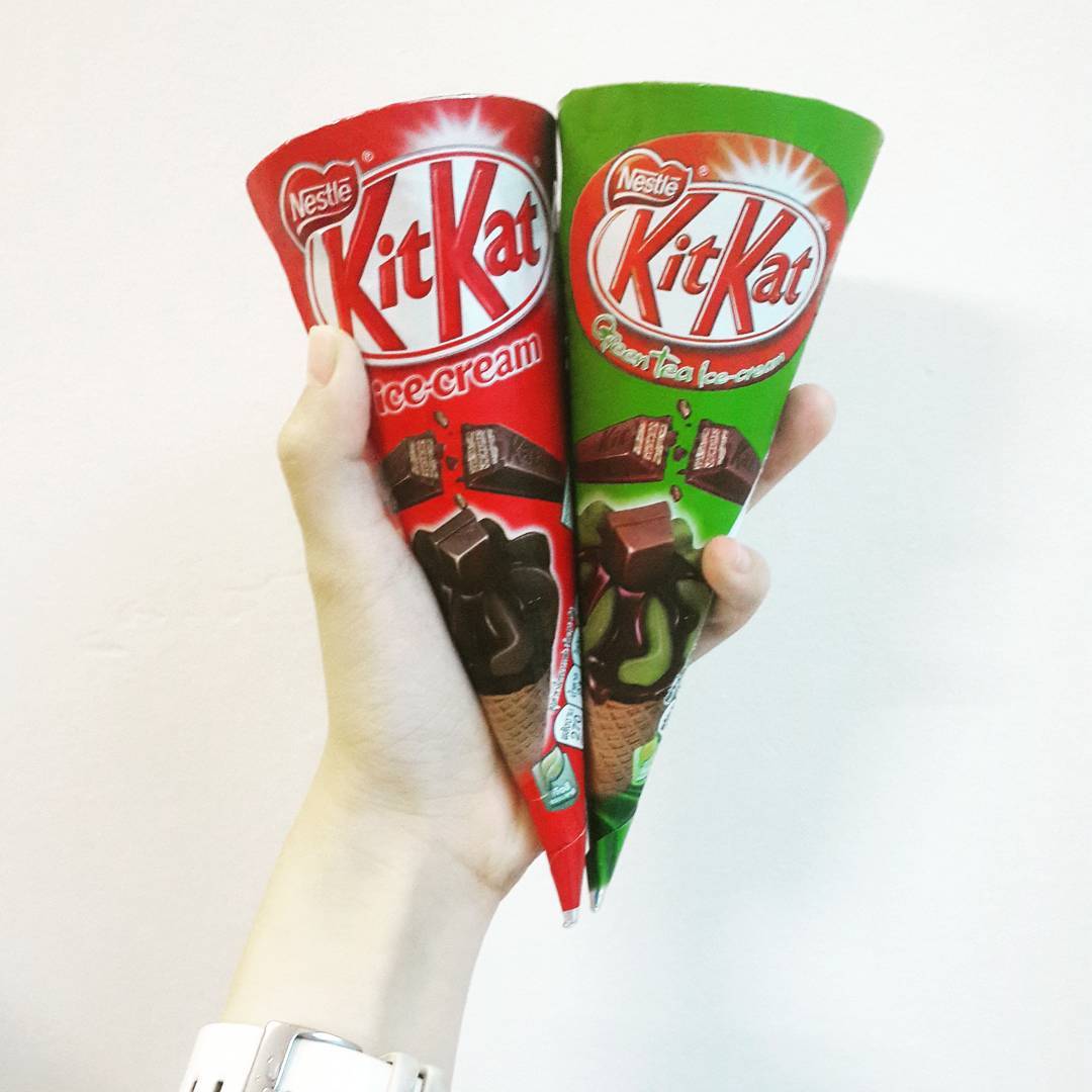 夏天會輪到我們上市嗎？好想吃夾著巧克力餅乾的超人氣「Kit Kat綠茶甜筒」！ A Day Magazine