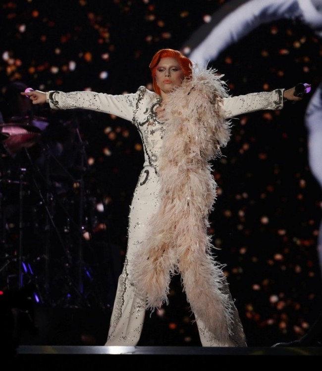 Spotted：Lady Gaga 完美致敬演出，遭 David Bowie 兒子痛批！ 5