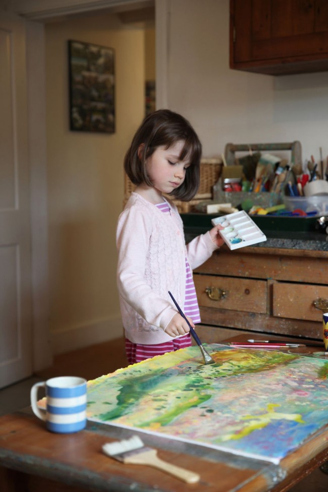 Angelina Jolie 也買她的畫作！英國六歲「自閉症」女童的勵志成長故事 10