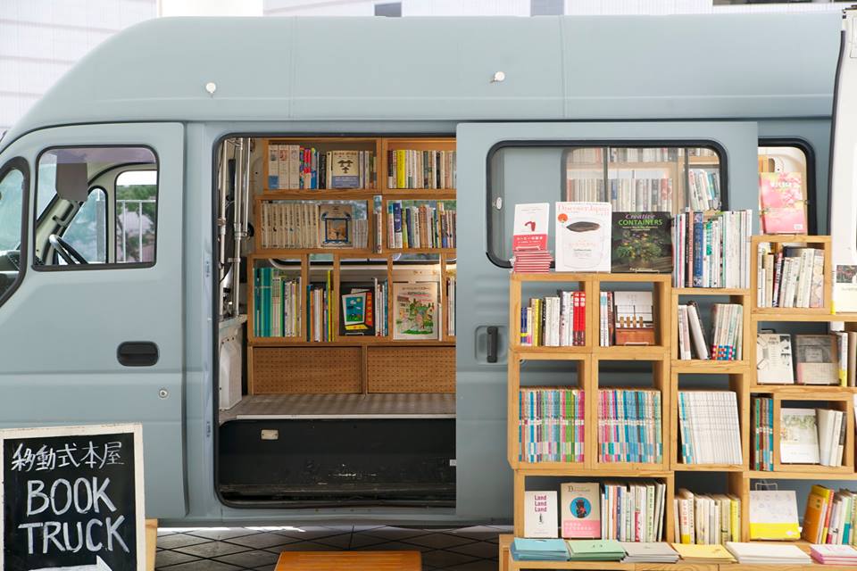BOOK TRUCK：移動式貨車書店，讓你在公園裡買書看書 3