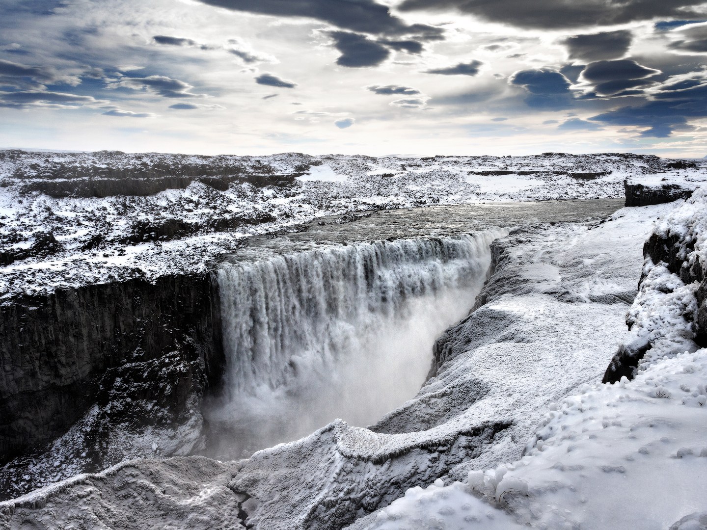 Ледниковый водопад Исландия красивое фото