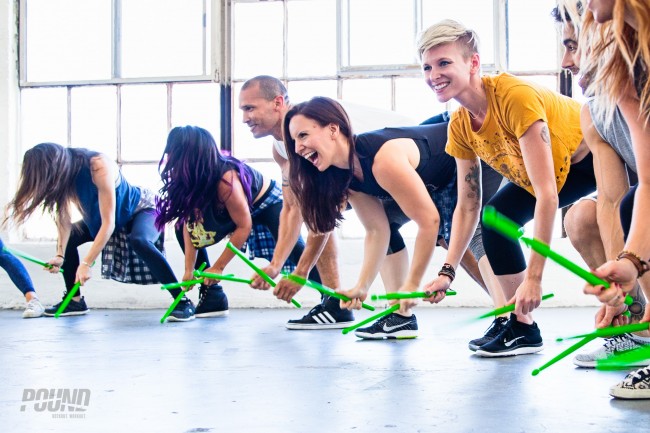 厭倦無聊的有氧課程與健身器材嗎？來自美國 L.A. 最新健身熱潮 -「鼓棒運動」！ 2