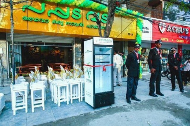 不再忍受飢餓之苦：印度餐廳提供遊民 24 小時「愛心冰箱」！ 1