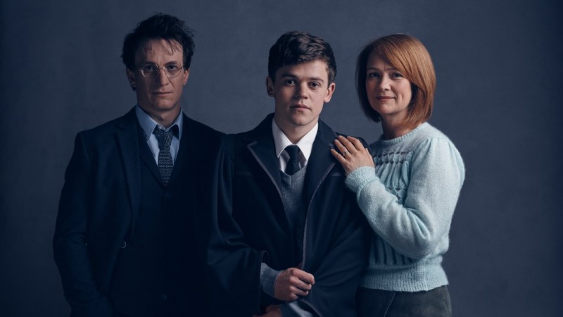 Harry-Potter-Cursed-Child-cast-pose-photos 3