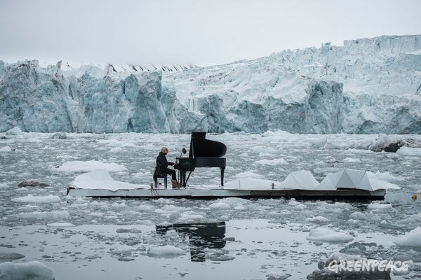 Ludovico Einaudi performs with 8 million voices to save the Arctic 1