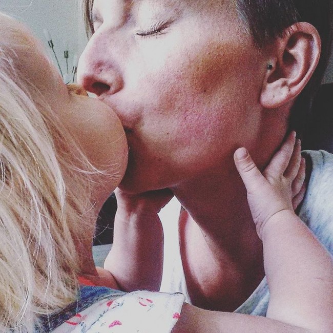 victoria beckham under fire for kissing daughter 5
