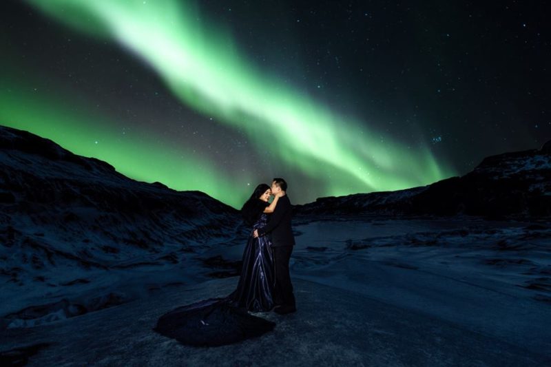 Couple's incredible Iceland engagement pics 5