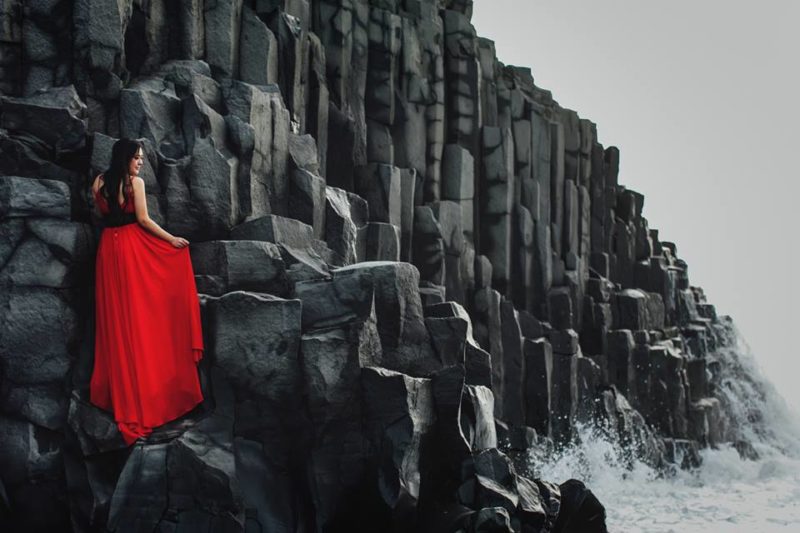 Couple's incredible Iceland engagement pics 7