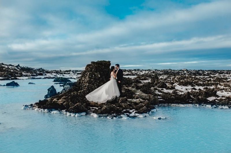 Couple's incredible Iceland engagement pics 16