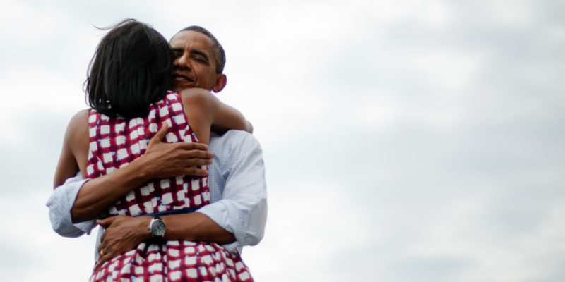 Sweet Couple：看完這 10 張最自然的濃情互動，你也會更加懷念即將卸任的 Obama 夫婦！ 1