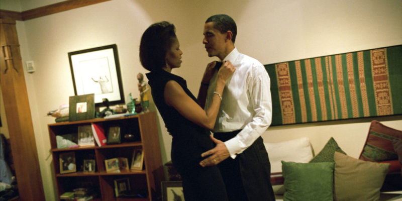 Sweet Couple：看完這 10 張最自然的濃情互動，你也會更加懷念即將卸任的 Obama 夫婦！ 4