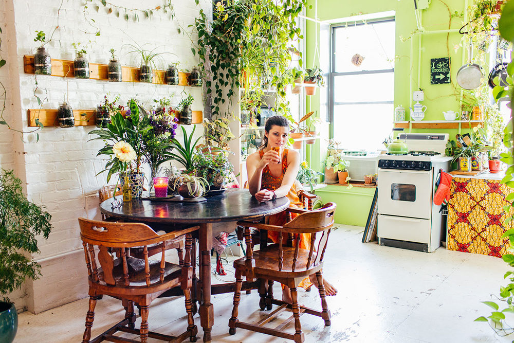 Summer Rayne Oakes, The Woman Who Keeps 500 Plants in Her Brooklyn Apartment 16