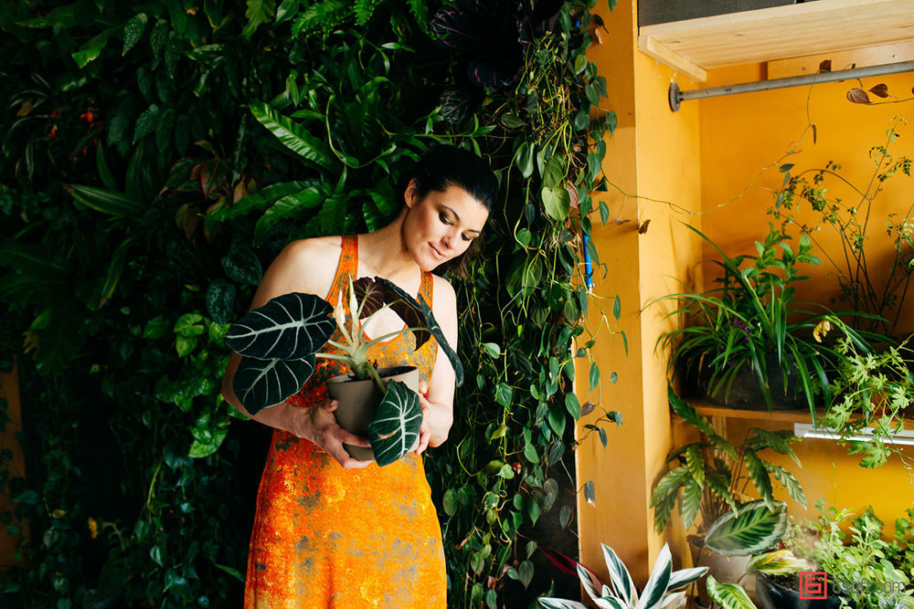 Summer Rayne Oakes, The Woman Who Keeps 500 Plants in Her Brooklyn Apartment 23