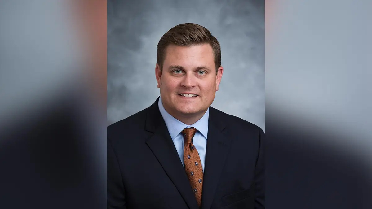 美國保險公司CEO 被槍殺，26 歲高顏值疑兇卻成了偶像：明明擁有大好前途，為何他會選擇走上絕路？ - A Day Magazine