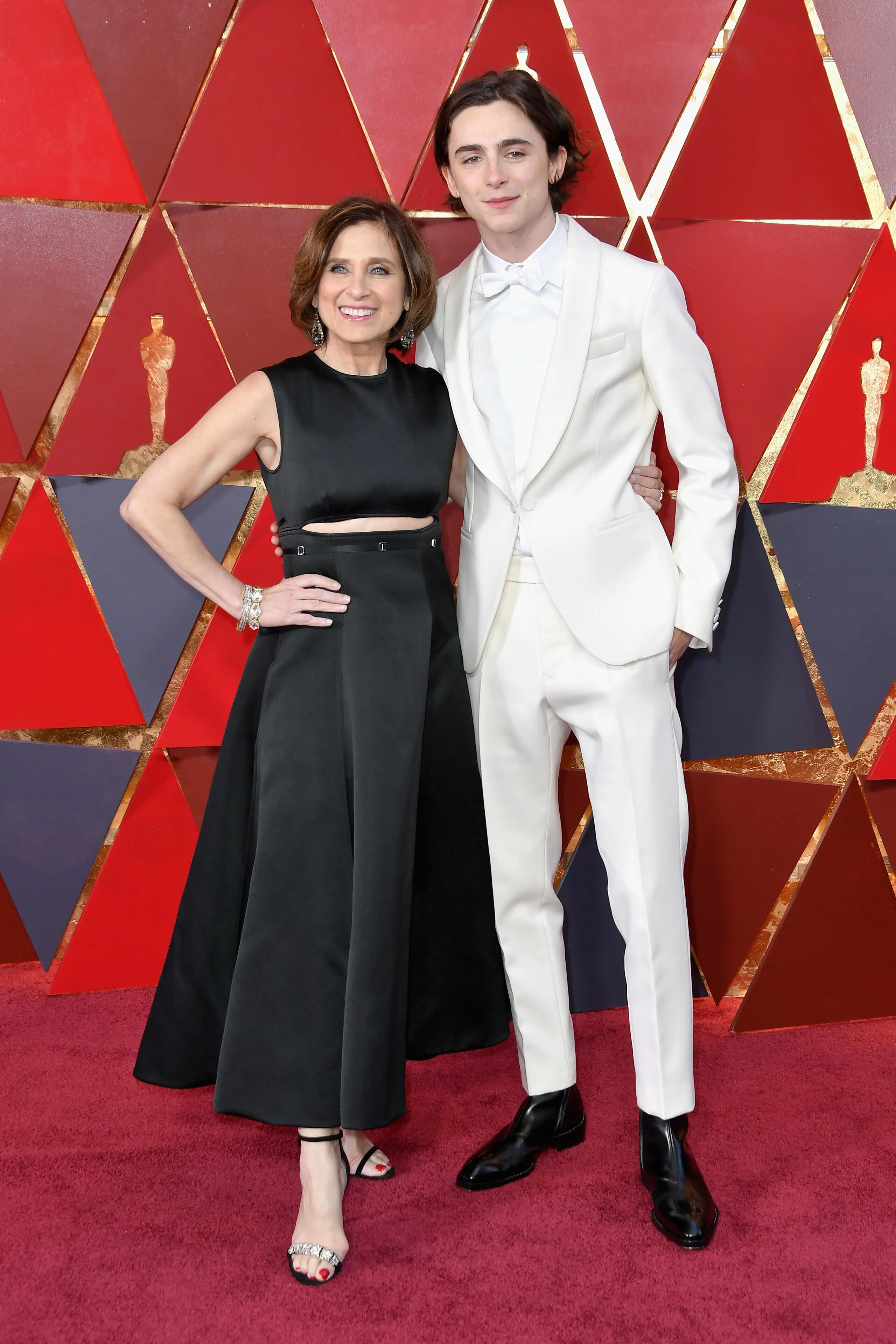 图片[13] - 甜茶 Timothée 的妈妈真的很酷！耶鲁高材生，曾公开让儿子「勿忘了摺衣服」，对 Kylie 赞口不绝！ - 我的世界基岩版中文站 - 我的世界基岩版中文站
