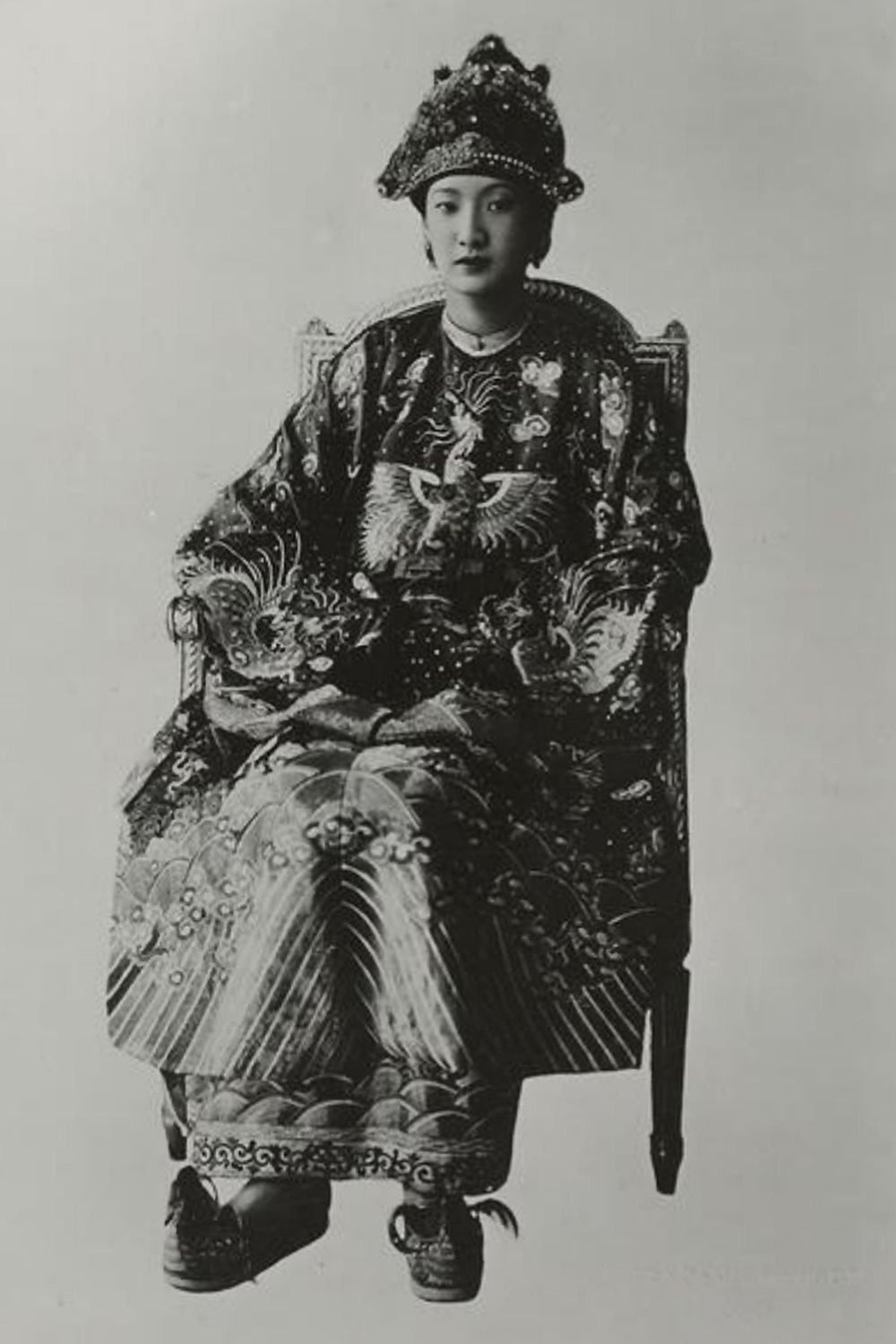 图片[8] - 从名门千金、惊艳欧洲的「东方维纳斯」，到最后孤死异乡！越南「末代皇后」一生美丽凄凉！ - 我的世界基岩版中文站 - 我的世界基岩版中文站