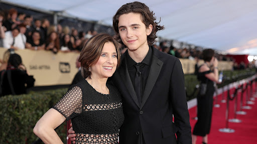 图片[6] - 甜茶 Timothée 的妈妈真的很酷！耶鲁高材生，曾公开让儿子「勿忘了摺衣服」，对 Kylie 赞口不绝！ - 我的世界基岩版中文站 - 我的世界基岩版中文站