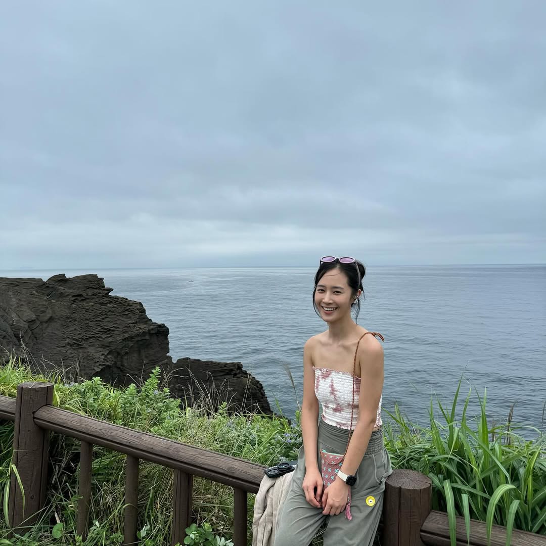 图片[3] - 少女时代 Yuri 移居济州岛，在海边做瑜伽、净滩！卸下女星身份，返璞归真的生活让她上瘾！ - 我的世界基岩版中文站 - 我的世界基岩版中文站