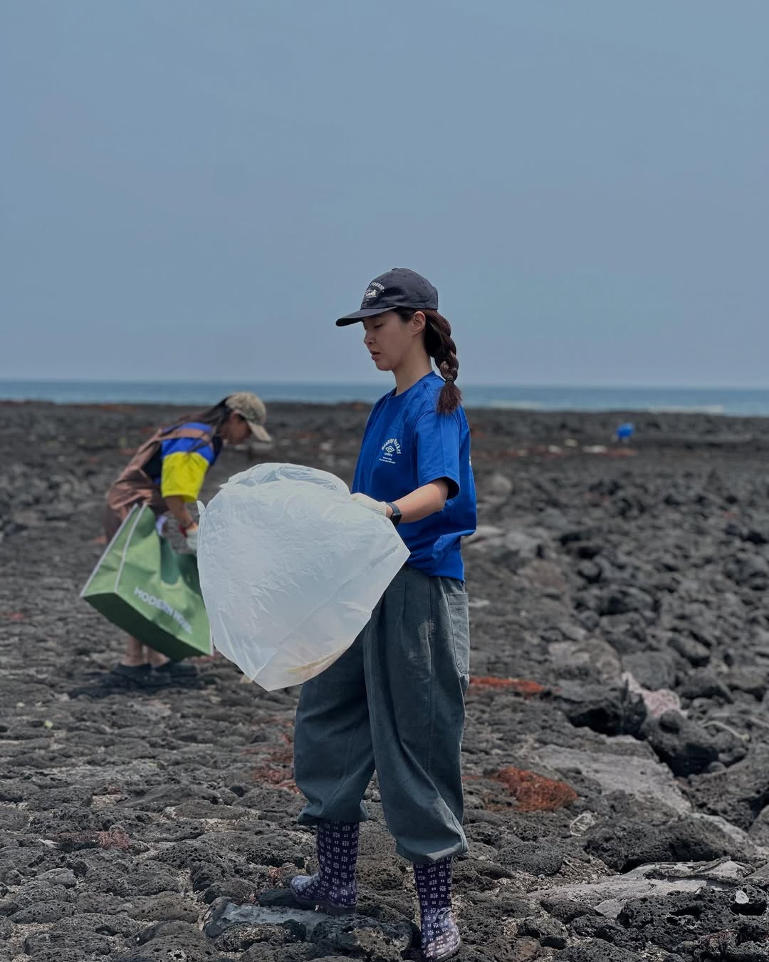 图片[18] - 少女时代 Yuri 移居济州岛，在海边做瑜伽、净滩！卸下女星身份，返璞归真的生活让她上瘾！ - 我的世界基岩版中文站 - 我的世界基岩版中文站
