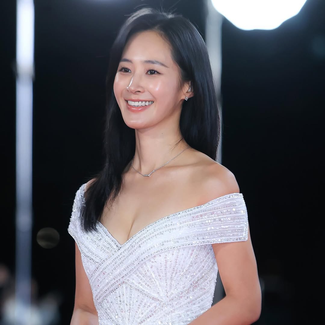 图片[8] - 少女时代 Yuri 移居济州岛，在海边做瑜伽、净滩！卸下女星身份，返璞归真的生活让她上瘾！ - 我的世界基岩版中文站 - 我的世界基岩版中文站