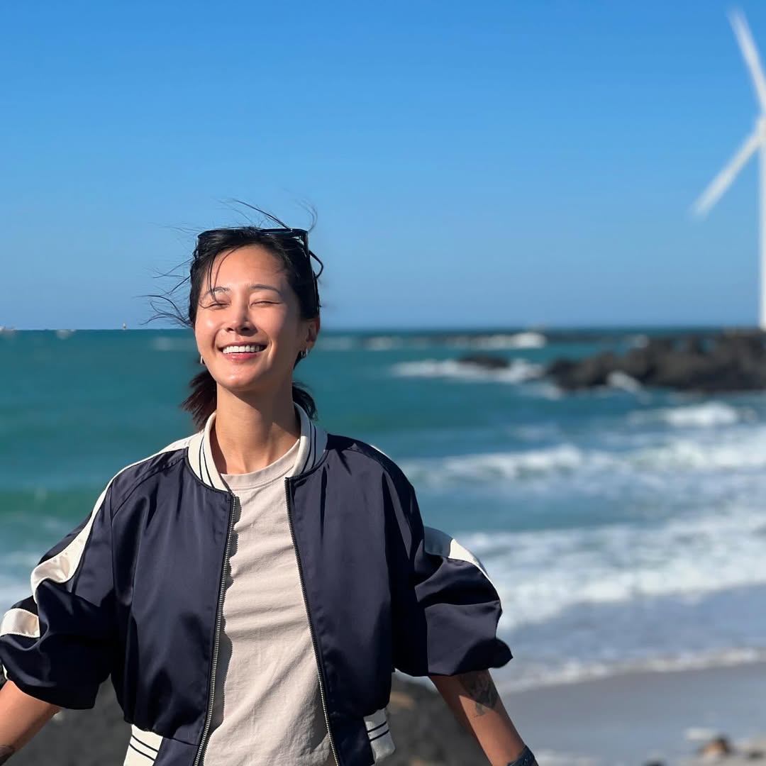 图片[17] - 少女时代 Yuri 移居济州岛，在海边做瑜伽、净滩！卸下女星身份，返璞归真的生活让她上瘾！ - 我的世界基岩版中文站 - 我的世界基岩版中文站