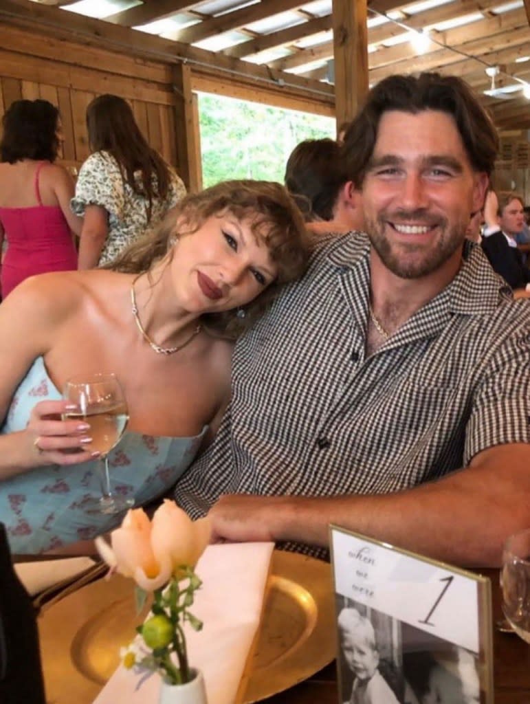 图片[2] - Taylor Swift 被疯狂粉丝缠上，忍不住申请禁制令！才跟男友出席婚礼，私生活并非想象中安全！ - 我的世界基岩版中文站 - 我的世界基岩版中文站