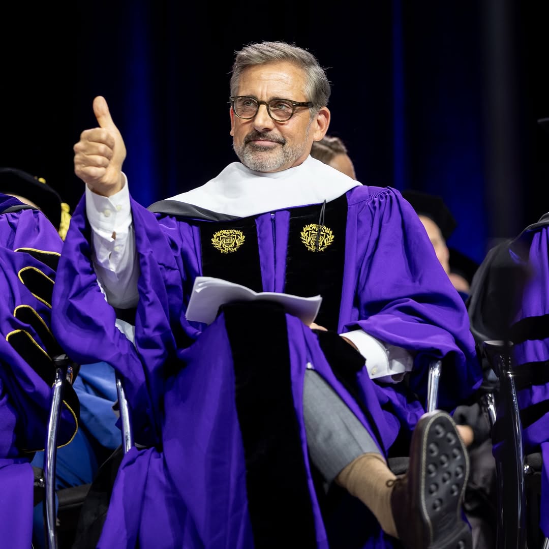图片[5] - Steve Carell 担任西北大学毕业嘉宾！把现场变成演唱会，勉励毕业生善良是强大的力量！ - 我的世界基岩版中文站 - 我的世界基岩版中文站