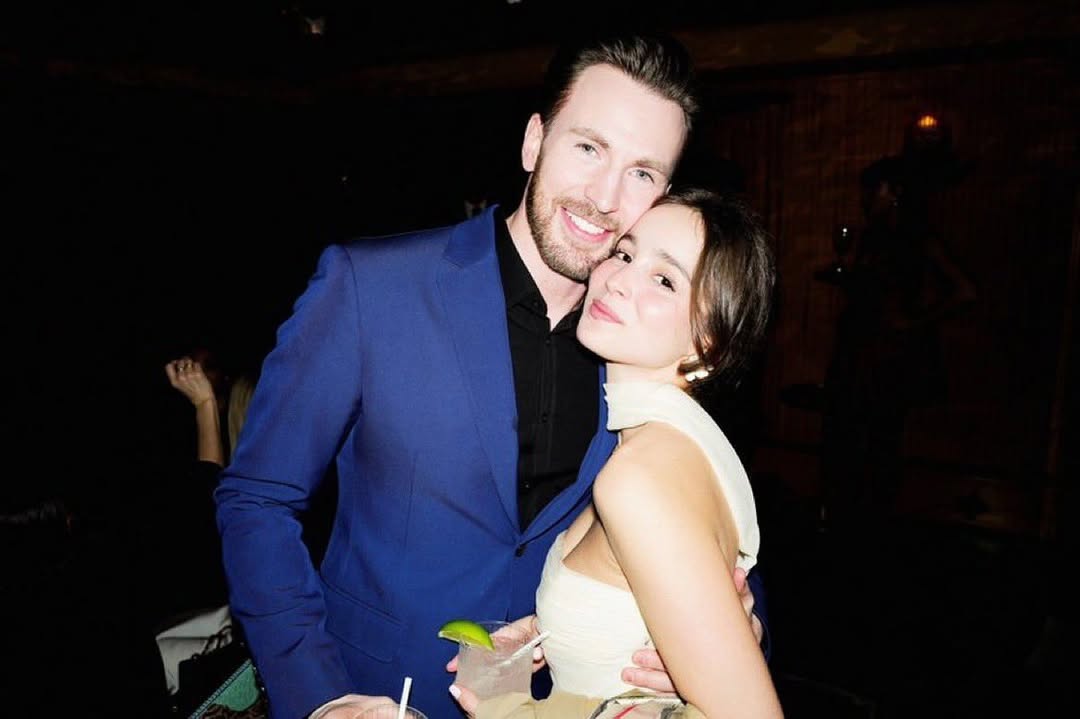 Chris Evans 结婚 2 年了！ 最近分享跟太太求婚的超甜方法，让人想起《Love Actually》！ - 我的世界基岩版中文站 - 我的世界基岩版中文站