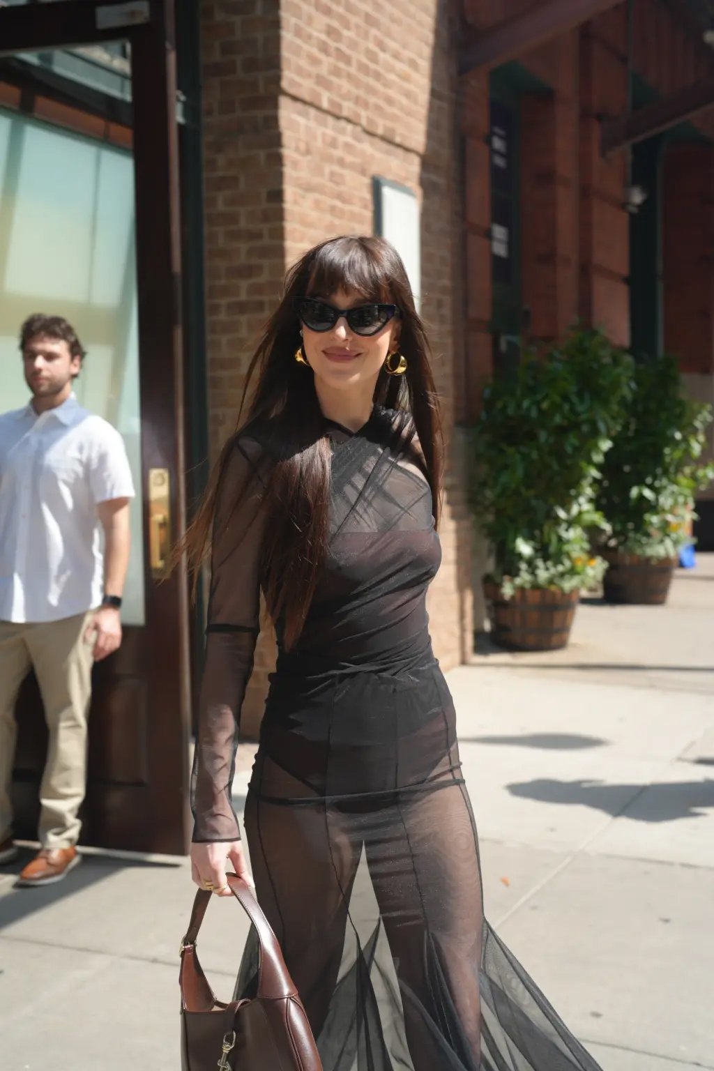 图片[4] - Dakota Johnson 与 Chris Martin 八年情结束！分手后她容光焕发，把他的前度都变成朋友！ - 我的世界基岩版中文站 - 我的世界基岩版中文站