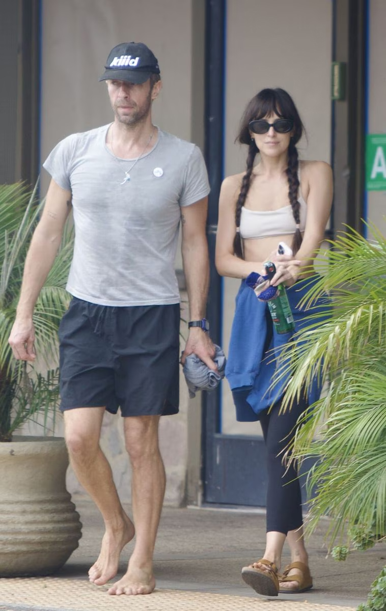 图片[2] - Dakota Johnson 与 Chris Martin 八年情结束！分手后她容光焕发，把他的前度都变成朋友！ - 我的世界基岩版中文站 - 我的世界基岩版中文站