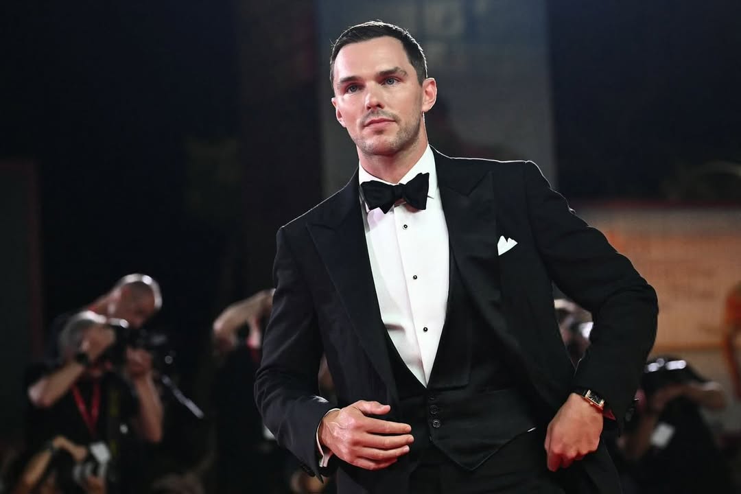 帅却不自知的男人格外有魅力！Nicholas Hoult 曾被形容为「丑小鸭」，没有因为外貌有过好处！ - 我的世界基岩版中文站 - 我的世界基岩版中文站