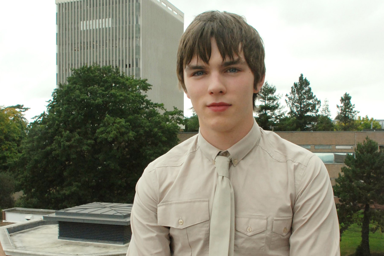图片[7] - 帅却不自知的男人格外有魅力！Nicholas Hoult 曾被形容为「丑小鸭」，没有因为外貌有过好处！ - 我的世界基岩版中文站 - 我的世界基岩版中文站